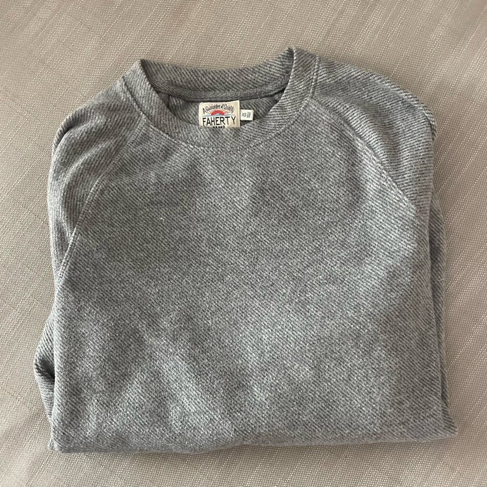 Faherty Legends Sweater • Long Sleeve Shirt • XS Heather Grey Gray - Picture 3 of 9